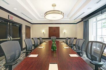 هتل Homewood Suites By Hilton Cambridge Waterloo Ontario