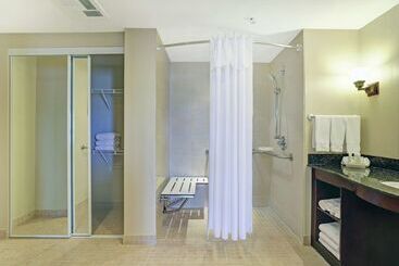 هتل Homewood Suites By Hilton Cambridge Waterloo Ontario
