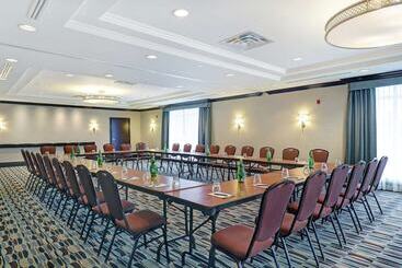 هتل Homewood Suites By Hilton Cambridge Waterloo Ontario