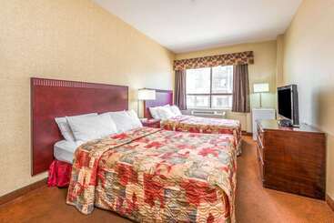 هتل Howard Johnson By Wyndham Toronto Downtown West
