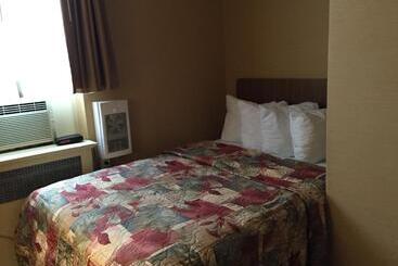 هتل Howard Johnson By Wyndham Toronto Downtown West