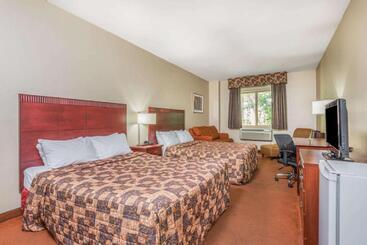 هتل Howard Johnson By Wyndham Toronto Downtown West