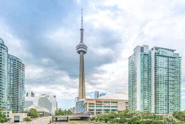 هتل Howard Johnson By Wyndham Toronto Downtown West