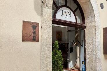 فندق Jan