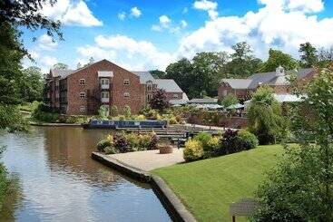 Lion Quays Resort - Oswestry