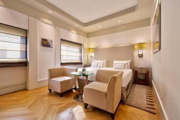 هتل Meliá Genova