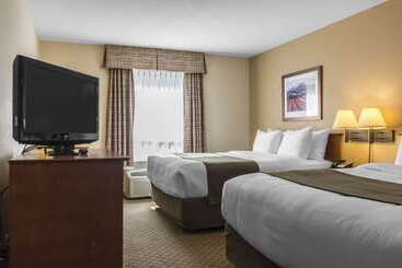 هتل Quality Inn Airport