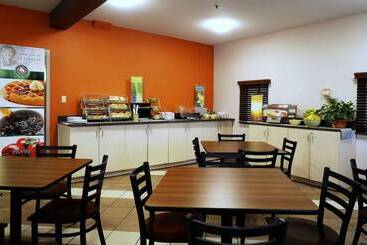 هتل Quality Inn Airport