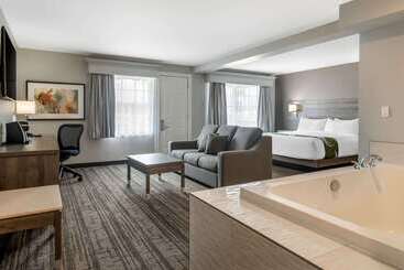 هتل Quality Inn & Suites Amsterdam