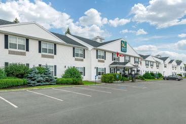 בית מלון כפרי Quality Inn & Suites