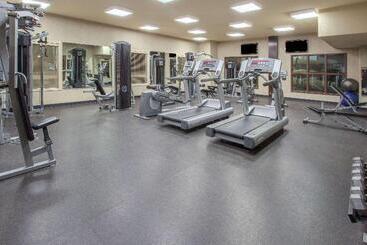 هتل Ramada By Wyndham Camrose