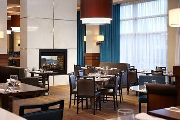 هتل Residence Inn By Marriott Montreal Airport