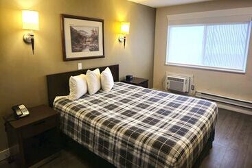 هتل Rodeway Inn & Suites