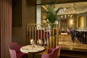 هتل Saski Krakow, Curio Collection By Hilton