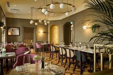 هتل Saski Krakow, Curio Collection By Hilton