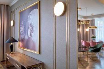 هتل Saski Krakow, Curio Collection By Hilton