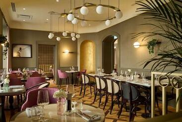 هتل Saski Krakow, Curio Collection By Hilton