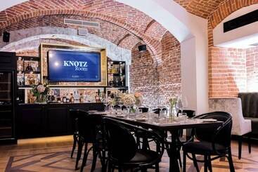 هتل Saski Krakow, Curio Collection By Hilton