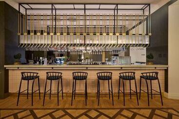 هتل Saski Krakow, Curio Collection By Hilton