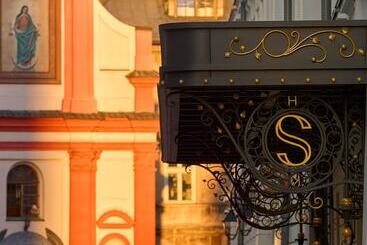 هتل Saski Krakow, Curio Collection By Hilton