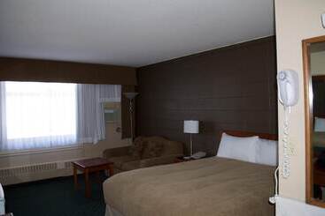 فندق Slave Lake Inn & Conference Centre
