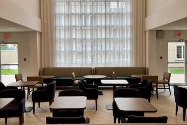 هتل Staybridge Suites Calgary Airport, An Ihg