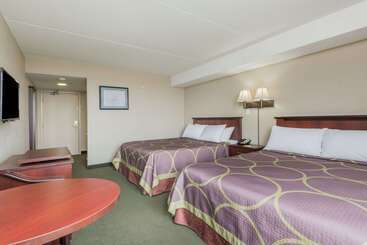 هتل Super 8 By Wyndham Mississauga