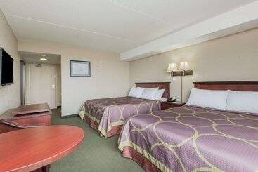 هتل Super 8 By Wyndham Mississauga
