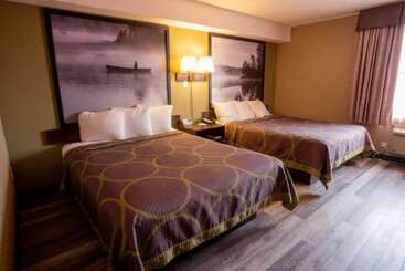 هتل Super 8 By Wyndham Mississauga