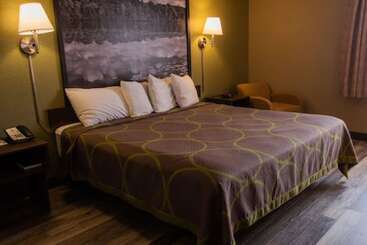 هتل Super 8 By Wyndham Mississauga