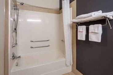 هتل Super 8 By Wyndham Quebec City
