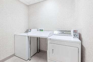 هتل Park Hill Inn & Suites