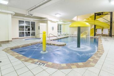 هتل Super 8 By Wyndham Sainte Agathe Des Monts