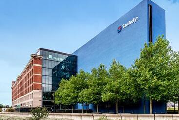 هتل Travelodge Birmingham Fort Dunlop