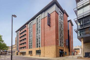 هتل Travelodge Sheffield Central