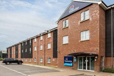هتل Travelodge Stansted Great Dunmow