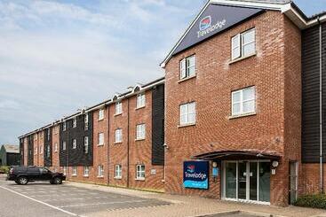 هتل Travelodge Stansted Great Dunmow