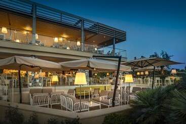 هتل Valamar Parentino