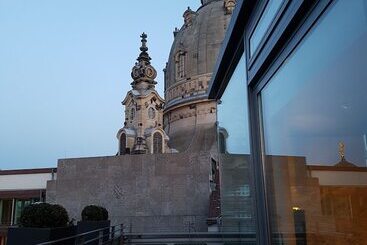 هتل Townhouse Dresden