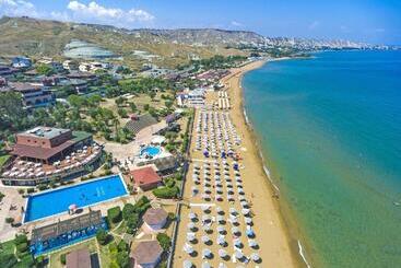 هتل Amareclub Club Casarossa