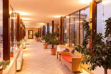 هتل Wyndham Garden Quedlinburg Stadtschloss