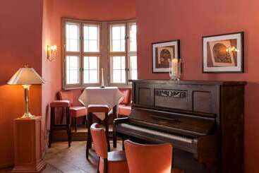 هتل Wyndham Garden Quedlinburg Stadtschloss