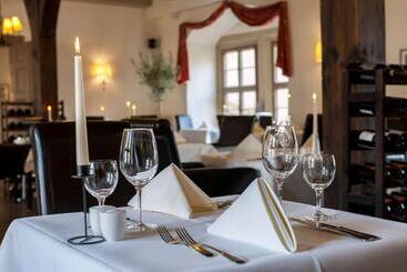 هتل Wyndham Garden Quedlinburg Stadtschloss