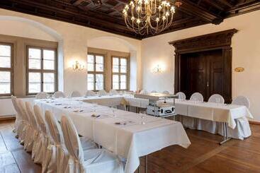 هتل Wyndham Garden Quedlinburg Stadtschloss