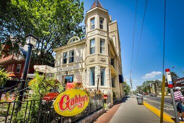 Isabella Hotel And Suites