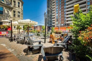 Isabella Hotel And Suites