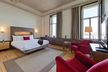 71 By Preferred Hotels & Resorts
