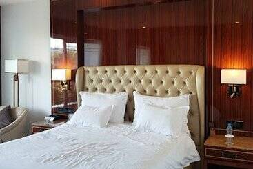 Dariush Grand Hotel
