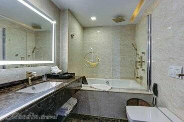 Dariush Grand Hotel