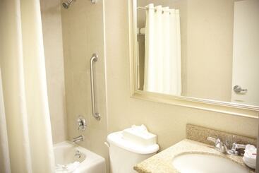 בית מלון כפרי Admiral Inn Mississauga